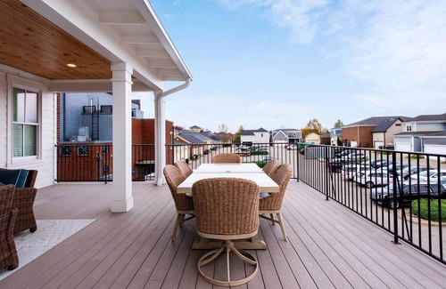 Prospect House | NEW Bourbon Trail, Norton, Pets Allowed, Downtown Local Dining, Fully Loaded