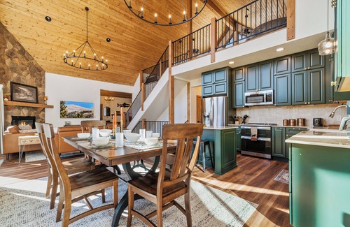 Alma Cabin | New! Brand New Home with Hot Tub, Views - Antler Ridge