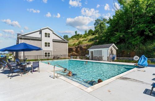 Branson Apartment | New! Branson - Walk-in Sleeps 8