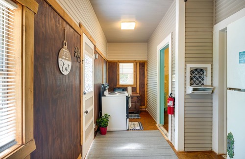 New Braunfels Cottage | New Braunfels Vacation Rental on Lake Dunlap!