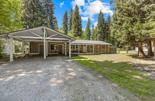McCall House | New! Break at 208, walk to lake, park, downtown, hospital - pet-friendly