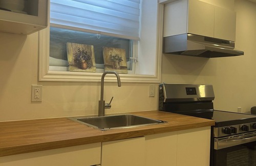 Watertown House | New Bright Cozy Basement Central Location Separate Entrance Free Parking