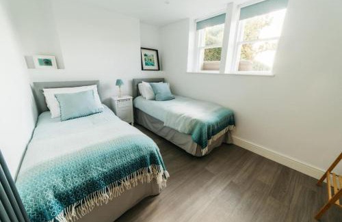 Bath Apartment | New -Bright -Fresh - with parking & for electric cars