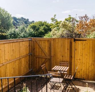 Bath Apartment | New -Bright -Fresh - with parking & for electric cars