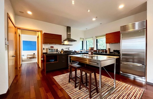 Friday Harbor Apartment | ✨NEW✨ Bright in-town Penthouse with roof deck 😎