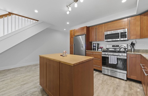 Evanston House | NEW! Bright Modern 3Bed 2.5Bath Evanston Home w/Parking