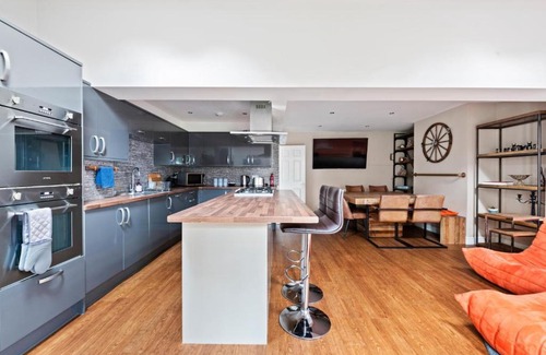 Leeds House | NEW Bright & Stylish 4BD Home City Centre of Leeds