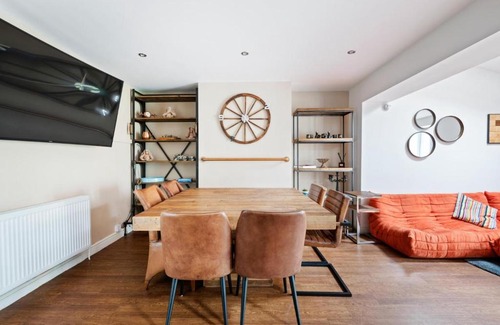 Leeds House | NEW Bright & Stylish 4BD Home City Centre of Leeds