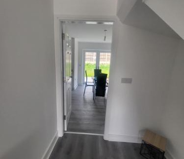 Rotherham House | New Build 3-Bed in Rotherham Fast WiFi, Garden & Driveway