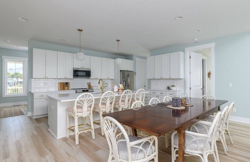 Beachwalk House | New Build, Beach Home close to Harbor Island Amenities