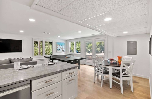 Harwich Port House | New Build, Heated Plunge Pool, 1 Mi to Downtown!