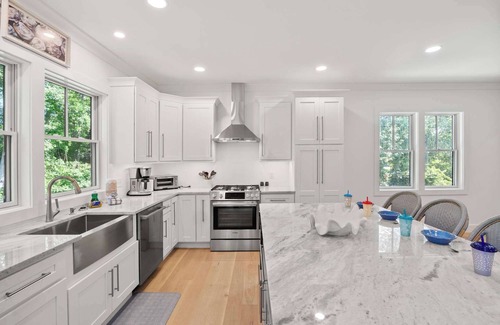 Harwich Port House | New Build, Heated Plunge Pool, 1 Mi to Downtown!