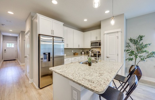 Southbank House | New-Build Jacksonville Townhome w/Private Yard!