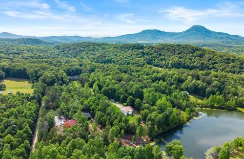 Cleveland Ski Chalet | New Build, Lake Fun, Near Helen