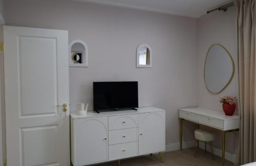 Rushmoor District House | NEW-BUILD Luxury House for Families and Contractors, NamisSuites Serviced Apartment - Farnborough