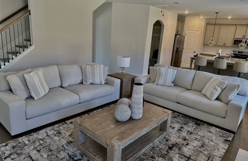 Evans House | New Build Masters Rental!
