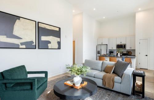 Nashville House | New Build Sleeps 12 2 Condos in Scenic Bluffside Minutes to Downtown