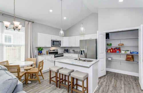 Ono Island House | New Build w/4 Beach Cruisers | Pet Friendly w/Fenced Yard & Fire Table |Playground |Minutes to Beach