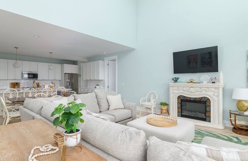 Saint Helena Island House | New Build, walking distance to pool and beach! Perfect location on Harbor Island!