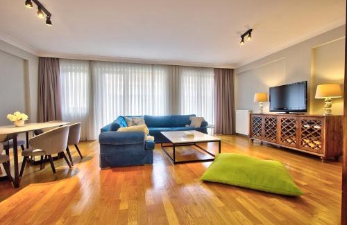 Cihangir Apartment | New Build with Modern Amenities and Balcony