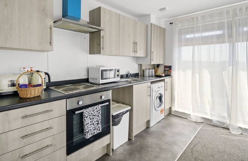 George Green Apartment | New Building 2 Bed 2 Bath Minutes From Heathrow