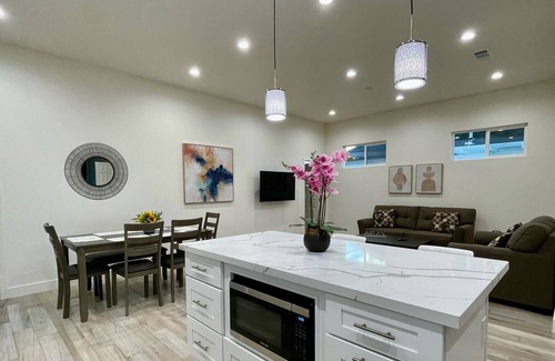Tustin House | #New Built#3BR#Private Hm 🏠 ,Tustin, Irvine,Disney, Convention, Golf & Beaches!