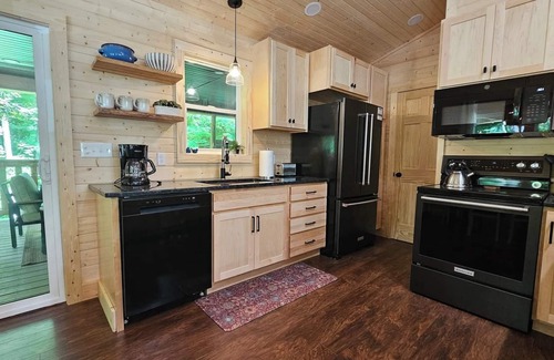 Burkesville Cabin | NEW CABIN-boat parking, 5 min to State Park & golf