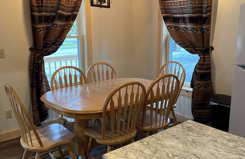 Greenville Cabin | New cabin/Downtown Greenville-Moosehead Lake, ME/WIFI/Dogs Ok/2 cabins available