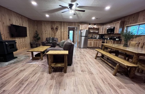 South Bloomingville Cabin | New Cabin | Hot Tub & Sauna