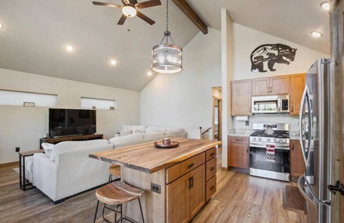 Meadow View Heights Cabin | NEW Cabin Near Southern Utah's Best National Parks