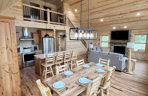 Nekoosa House | NEW CABIN near Lake Arrowhead