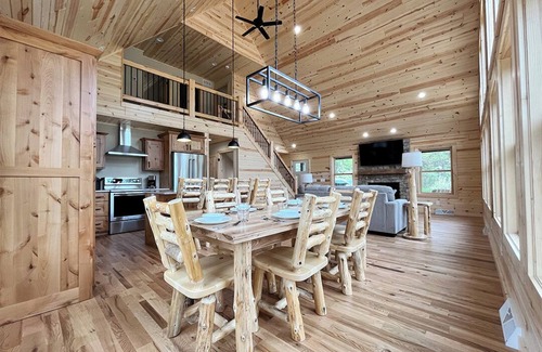 Nekoosa House | NEW CABIN near Lake Arrowhead