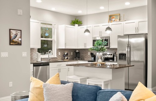 Safety Harbor Apartment | NEW Canopy Cabana Luxury Downtown Apt