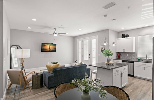 Safety Harbor Apartment | NEW Canopy Cabana Luxury Downtown Apt