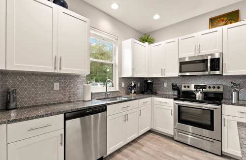 Safety Harbor Apartment | NEW Canopy Cabana Luxury Downtown Apt
