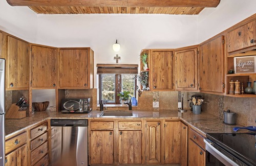Canoncito House | NEW! Casita Roja Nestled in the Santa Fe Hills |15 min to Plaza - Dog ok!