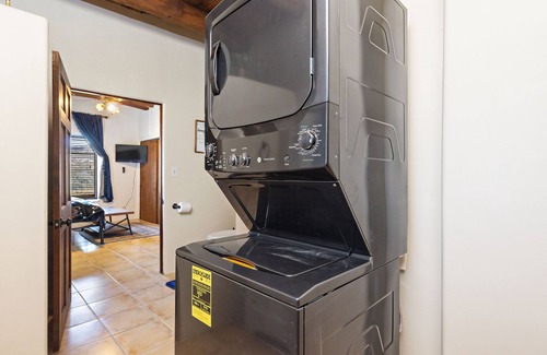 Canoncito House | NEW! Casita Roja Nestled in the Santa Fe Hills |15 min to Plaza - Dog ok!