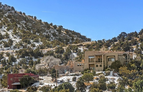 Canoncito House | NEW! Casita Roja Nestled in the Santa Fe Hills |15 min to Plaza - Dog ok!