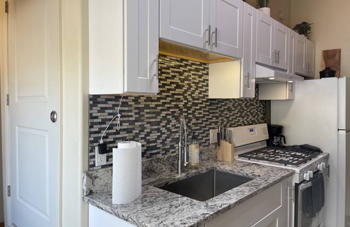 Santa Fe House | New casita w/large yard near the plaza & dog park