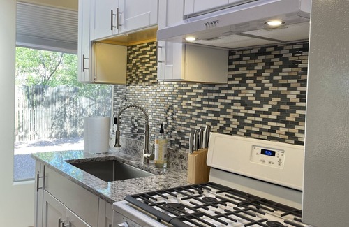 Santa Fe House | New casita w/large yard near the plaza & dog park