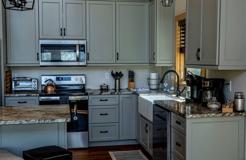 Spruce Pine House | New Chalet and the ultimate escape to nature!