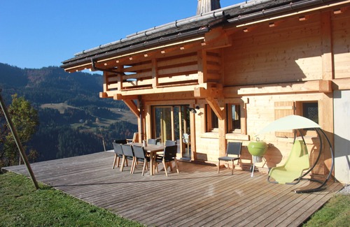 Le Grand-Bornand Ski Chalet | New chalet facing the Aravis, calm, sun