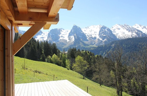 Le Grand-Bornand Ski Chalet | New chalet facing the Aravis, calm, sun