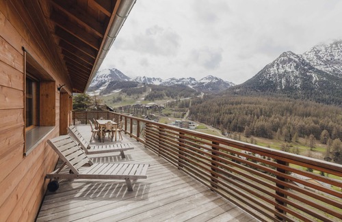 Montgenevre Ski Chalet | *NEW* Chalet Tosca, luxury chalet for 16 with sauna and beautiful views!