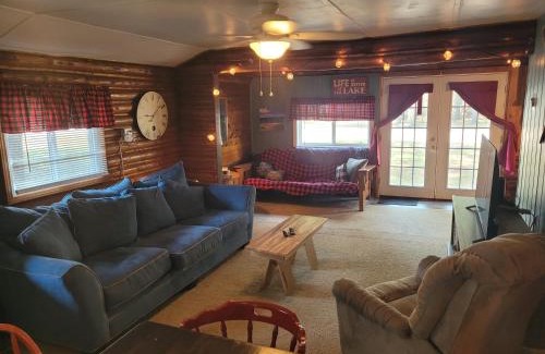 Oscoda House | New! Chappy's Cabin - Cute And Comfy!