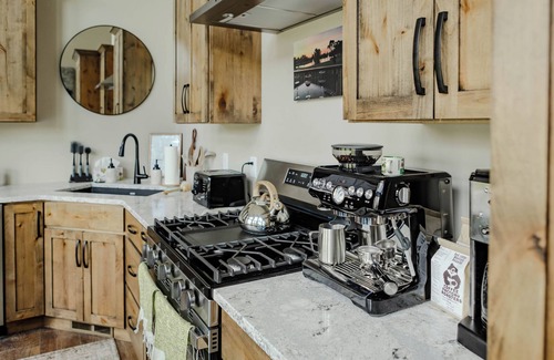 Red Lodge Cottage | NEW charming 3 bedroom cottage nestled on the scenic Red Lodge Golf Course