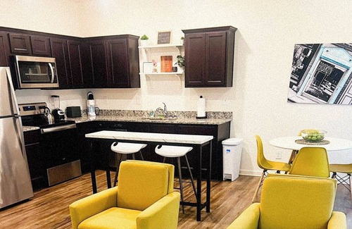 Decatur House | New Charming 3-bedroom/2.5 bathroom house in Metro Atlanta area