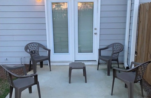 Decatur House | New Charming 3-bedroom/2.5 bathroom house in Metro Atlanta area