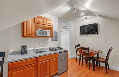 Waverly Condo | NEW! Charming Belmont Condo Near Boston