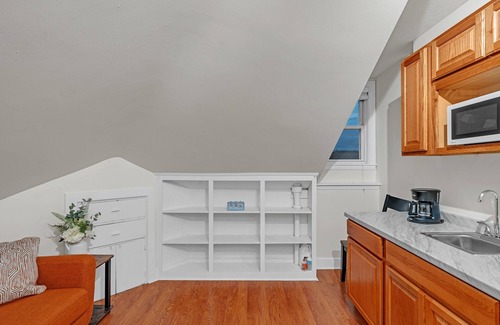 Waverly Condo | NEW! Charming Belmont Condo Near Boston